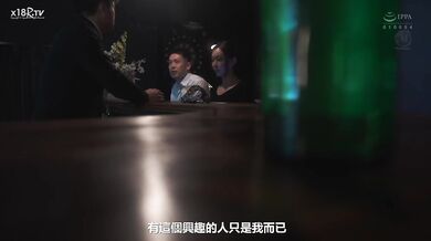 【中文字幕】ハプニングバー人妻NTR 「あなたのためよ…」と言っていた妻がいつしか群がる男たちに梦中になっていた。